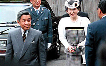 12 พฤษภาคม 1992 : สมเด็จพระจักรพรรดิและสมเด็จพระจักรพรรดินีเสด็จเยือน